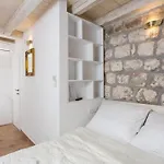 Bottega Old Town House