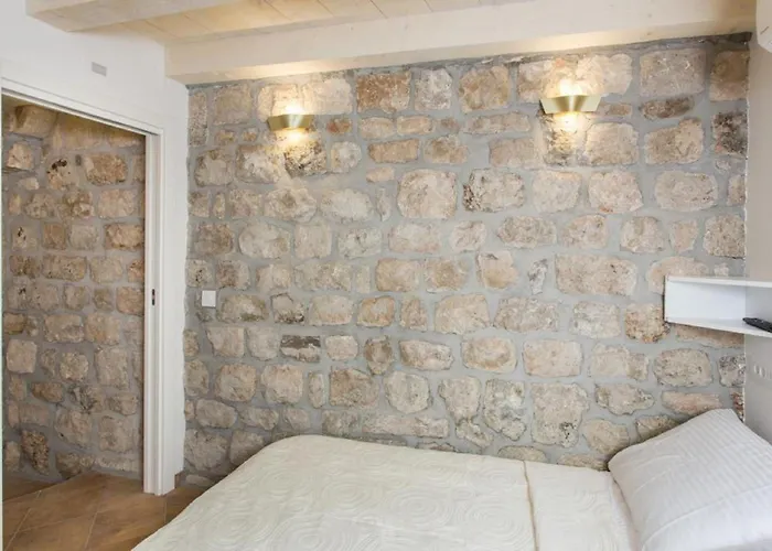 Bottega Old Town House